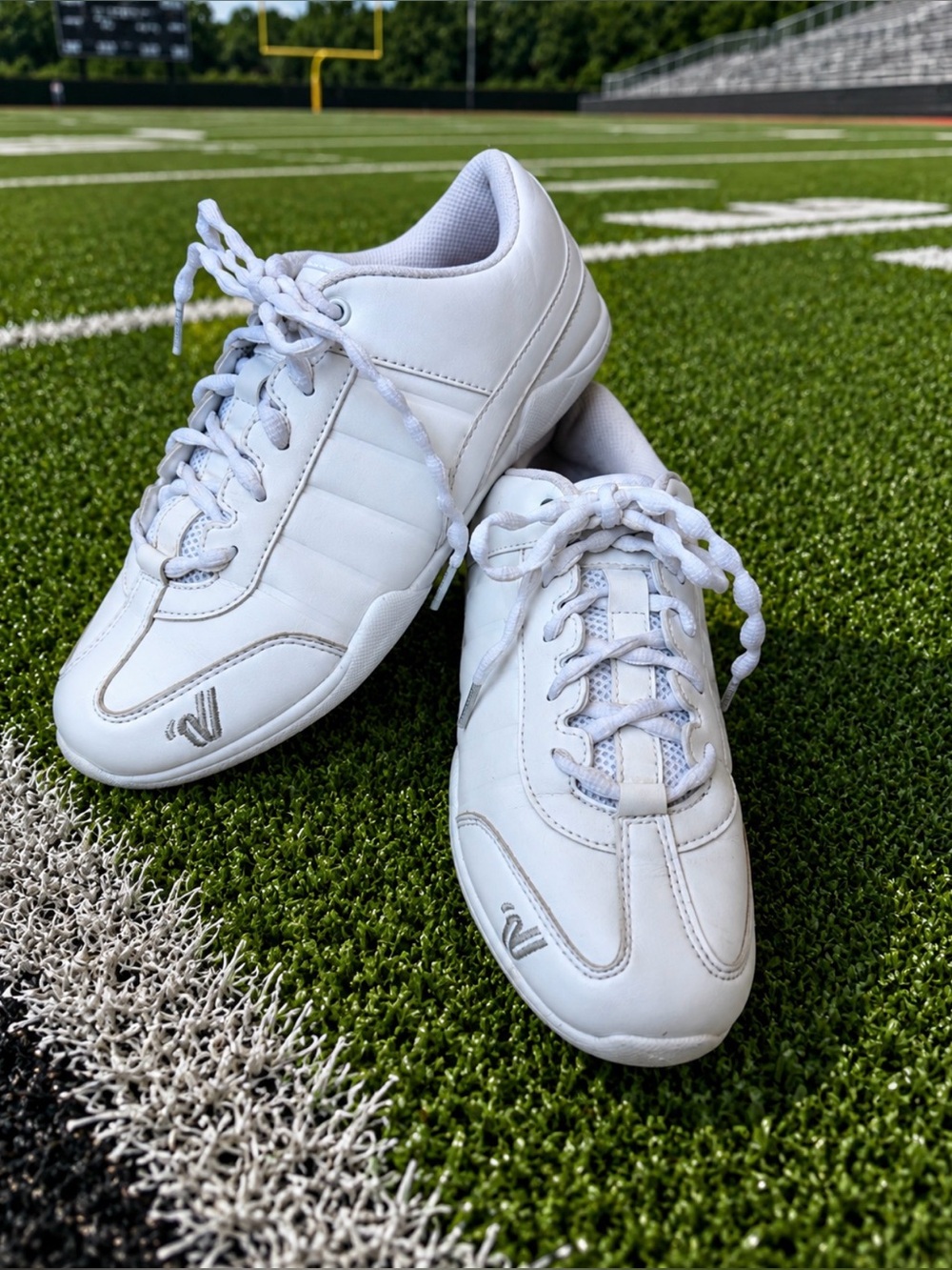 Varsity Cheerleader ll White Cheer Shoes Size 7.5